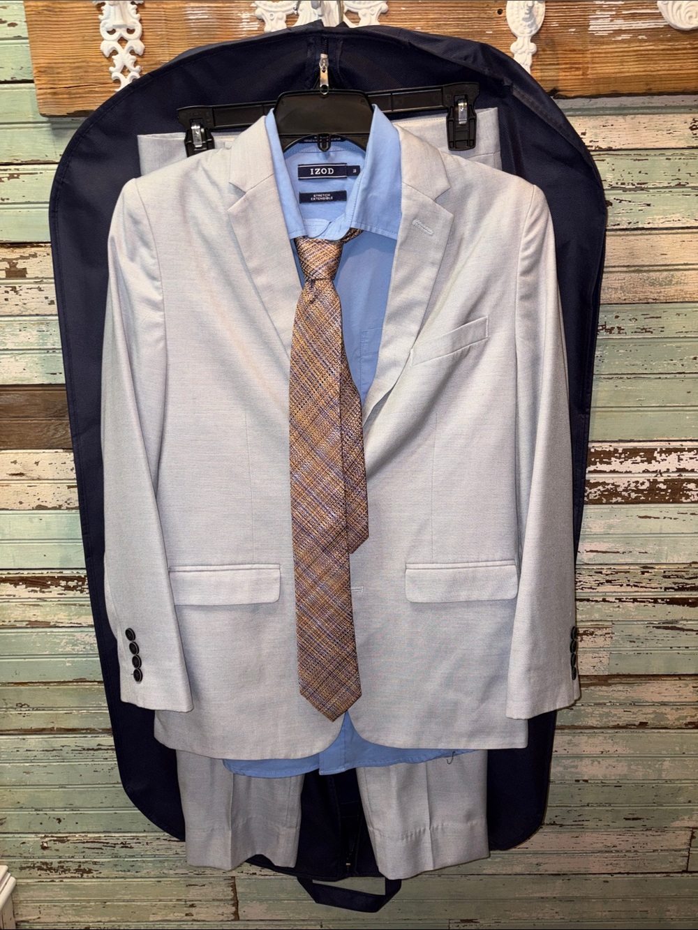 Calvin Klein Light Gray suit with Izod shirt & Tie comes with Garment Bag